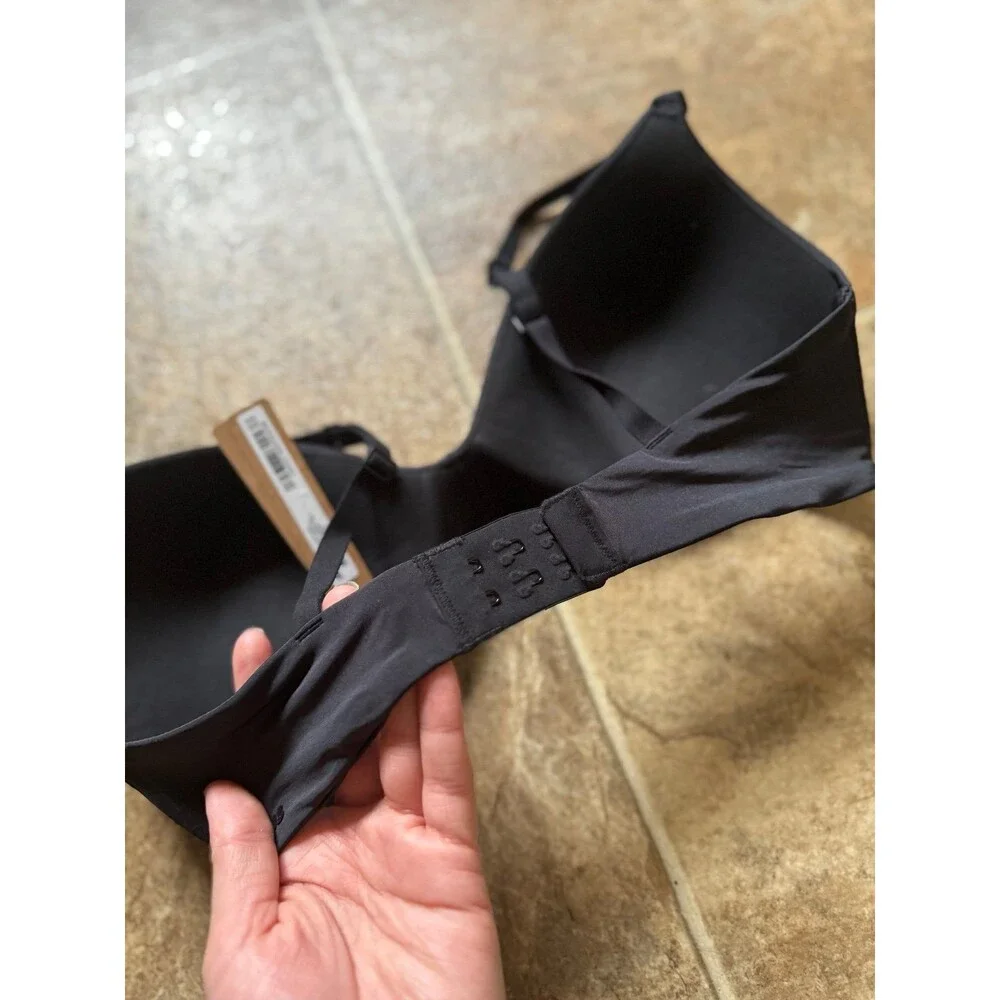 SKIMS Wireless foam lightly lined bra in Onyx - Picture 7 of 8